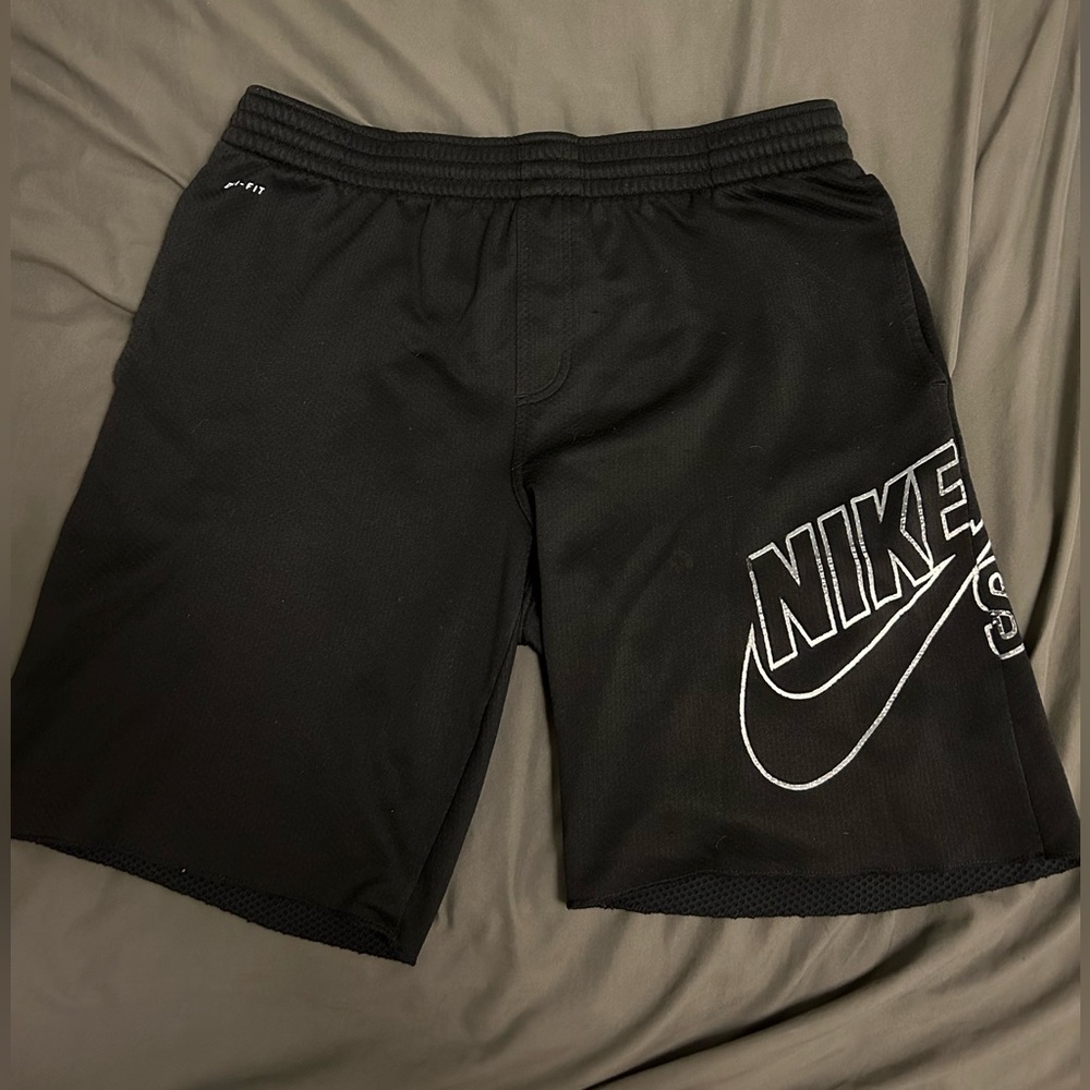 Nike SB Shorts Size Large Black Sweatshorts
